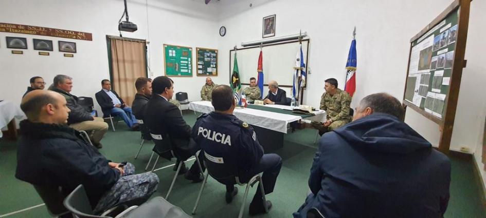 Reunión ministro García en Salto Reunión ministro Javier García con autoridades militares