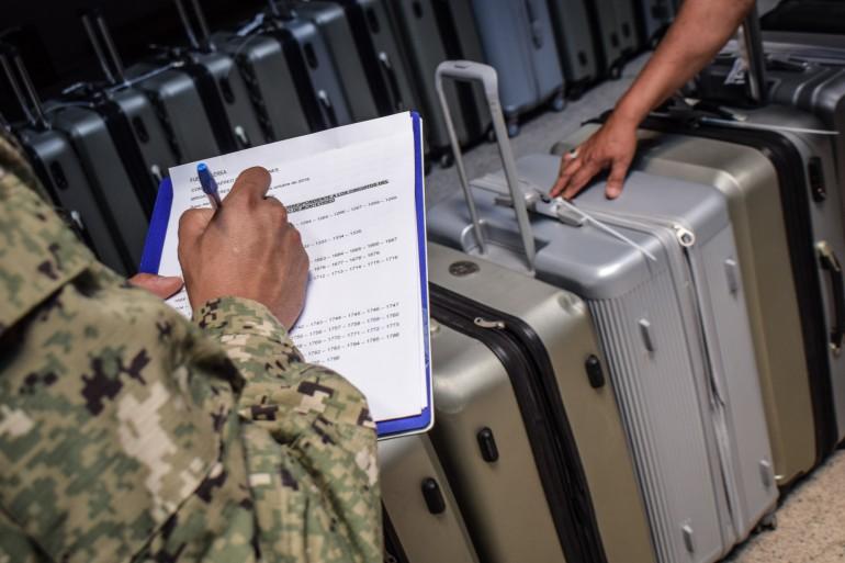 Efectivos militares custodiando urnas en elecciones