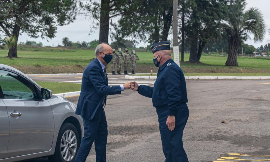 Ministro de Defensa, Javier García y comandante en Jefe de la Fuerza Aérea, General del Aire,Luis de León Ministro de Defensa, Javier García y comandante en Jefe de la Fuerza Aérea, General del Aire,Luis de León