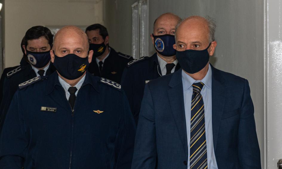Ministro de Defensa, Javier García y comandante en Jefe de la Fuerza Aérea, General del Aire,Luis de León Ministro de Defensa, Javier García y comandante en Jefe de la Fuerza Aérea, General del Aire,Luis de León