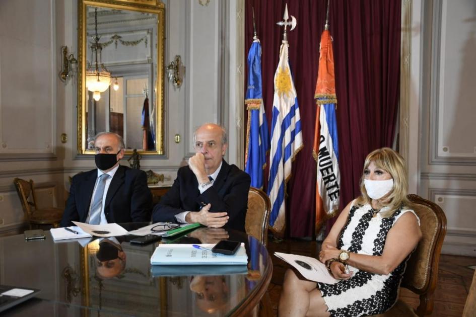 Ministro de Defensa, Javier García, Subsecretario Rivera Elgue, Dtora. de Asuntos Internacionales Alicia Barbani Subsecretario Rivera Elgue, Ministro Javier García, Dtora. de Asuntos Internacionales Alicia Barbani
