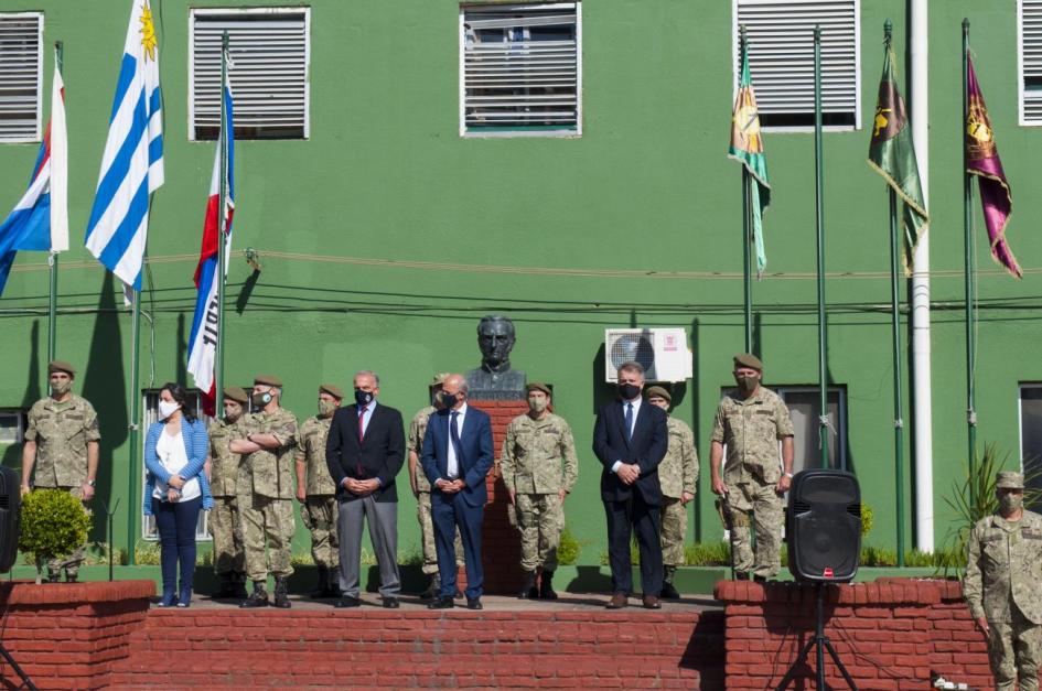 Ministro d Defensa, Javier García en relevo de efectivos que viajan hacia El Congo