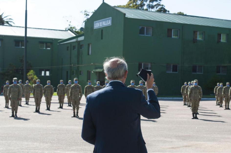 Ministro d Defensa, Javier García en relevo de efectivos que viajan hacia El Congo Ministro d Defensa, Javier García en relevo de efectivos que viajan hacia El Congo