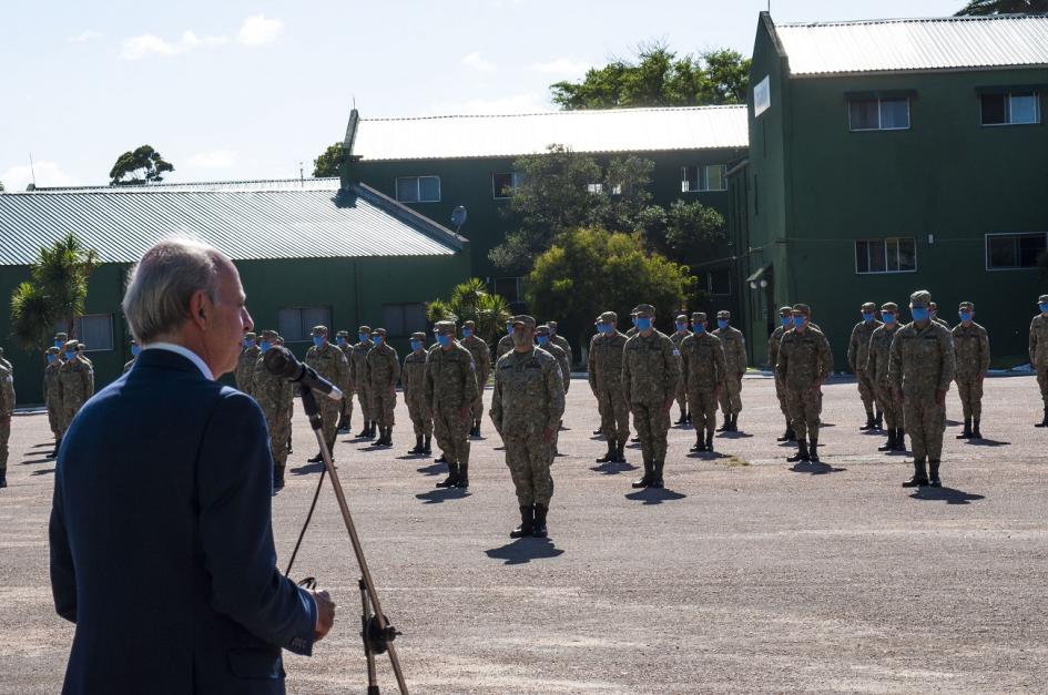 Ministro d Defensa, Javier García en relevo de efectivos que viajan hacia El Congo Ministro d Defensa, Javier García en relevo de efectivos que viajan hacia El Congo