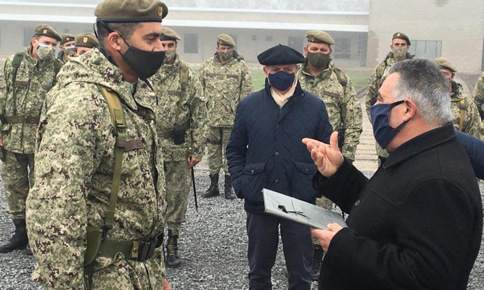 Ministro de Defensa Nacional junto a autoridades en Tacuarembó