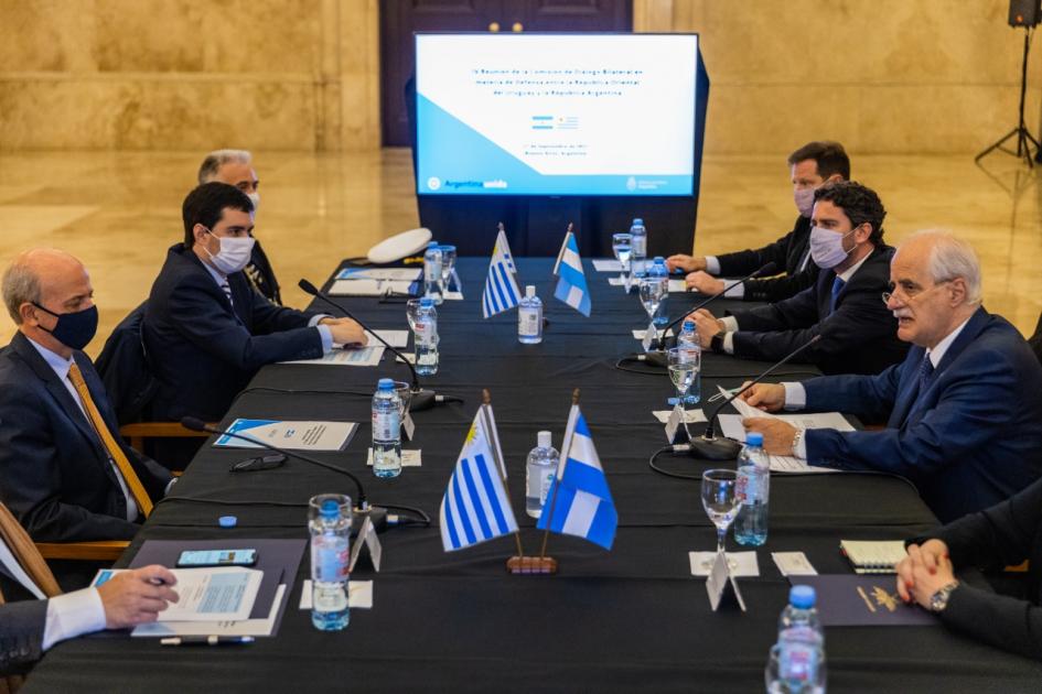 Ministros de Defensa Arg Uru Ministros de Defensa Arg Uru