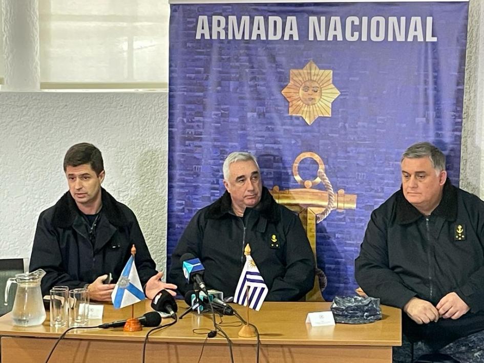 Capitán de Navío Andrés Debali, almirante Mario Vizcay, comandante Armada Jorge Wilson Capitán de Navío Andrés Debali, almirante Mario Vizcay y comandante Jorge Wilson