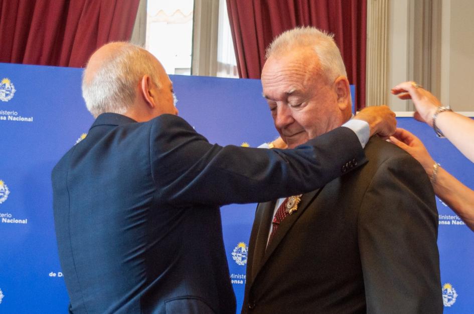 Entrega medalla de reconocimiento al Gral. Loitey Entrega medalla de reconocimiento al Gral. Loitey