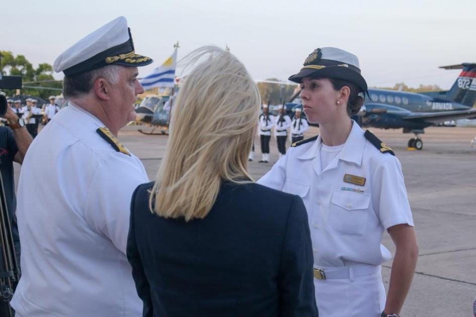 Primera mujer piloto en la historia de la Aviación Naval, la alférez de fragata Nati Fontaine Primera mujer piloto en la historia de la Aviación Naval, la alférez de fragata Nati Fontaine