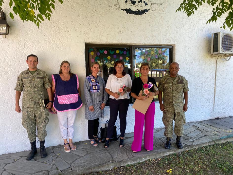 Directora de Servicios Sociales, Roxana Berois y funcionarios del jardín maternal «Pequeño Chasque» Directora de Servicios Sociales, Roxana Berois y funcionarios del jardín maternal «Pequeño Chasque»