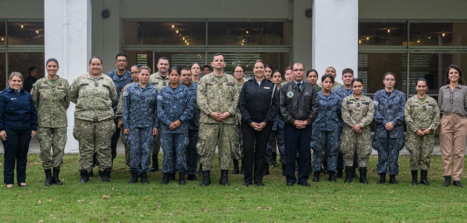 Charla informativa sobre Proyecto Elsie en Comando General de la Fuerza Aérea Uruguaya