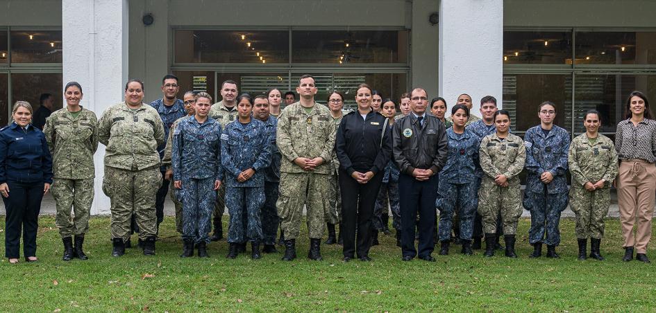 Charla informativa sobre Proyecto Elsie en Comando General de la Fuerza Aérea Uruguaya Charla informativa sobre Proyecto Elsie en Comando General de la Fuerza Aérea Uruguaya