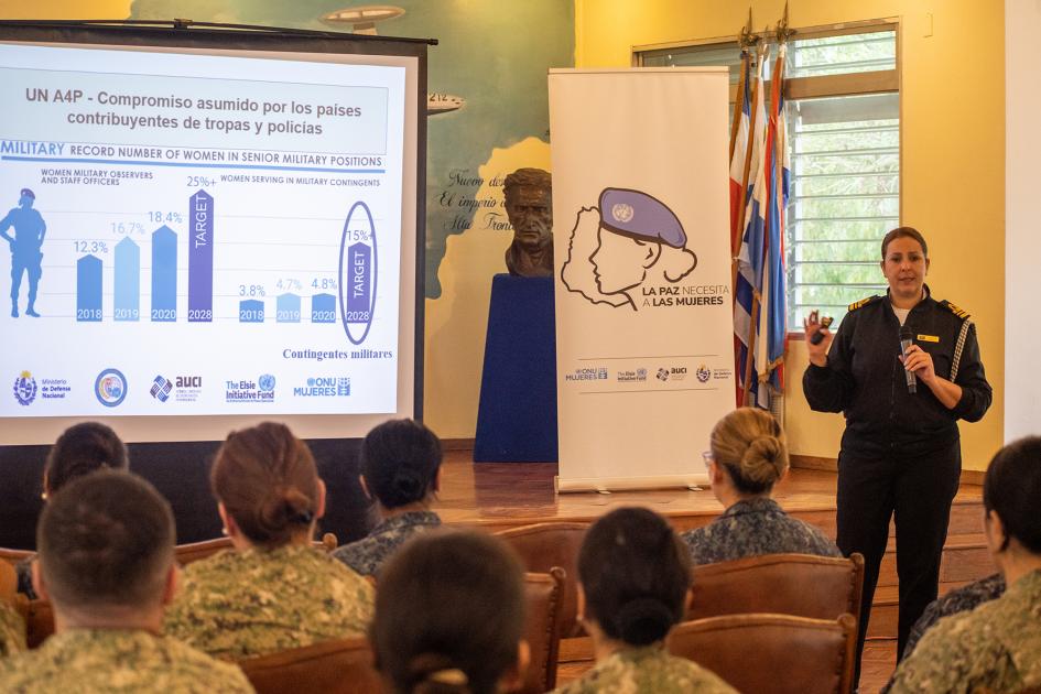 Charla informativa sobre Proyecto Elsie en Comando General de la Fuerza Aérea Uruguaya