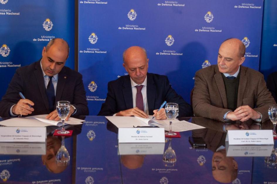 Convenio entre MDN e INUMET Firma de convenio entre MDN e INUMET