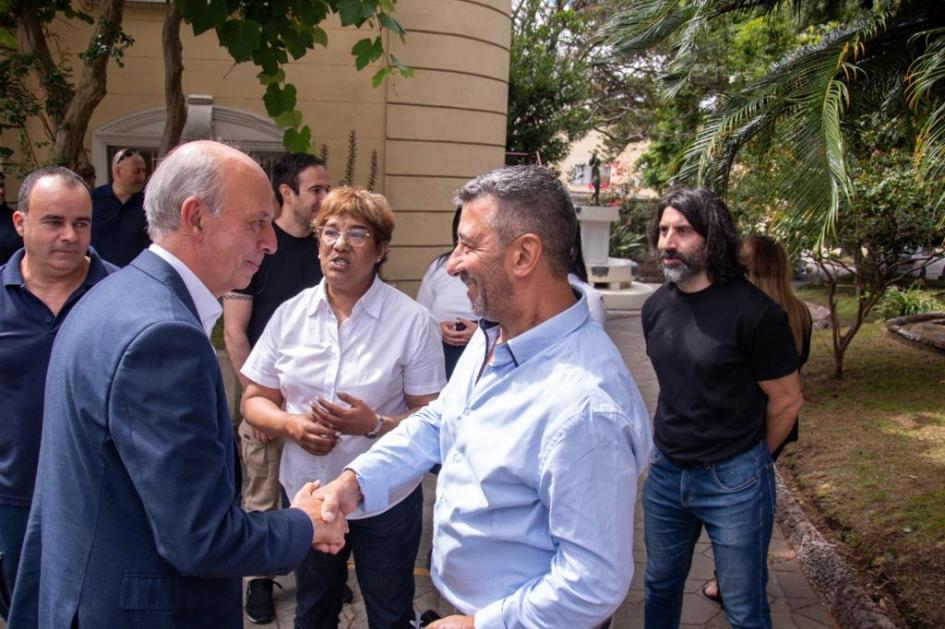 Saludo de fin de año del ministro Ministro saludando a funcionarios de la Secretaría de Estado