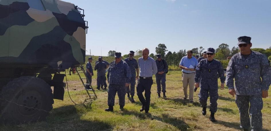 Personal de Prefectura muestra las tecnologías al ministro García Patrullaje fronterizo en Fray Bentos