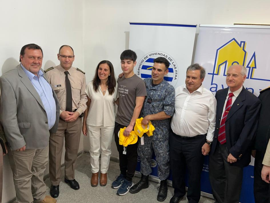 Entrega de la primera vivienda del Plan Avanzar a integrante de la Armada Nacional Entrega de la primera vivienda del Plan Avanzar a integrante de la Armada Nacional