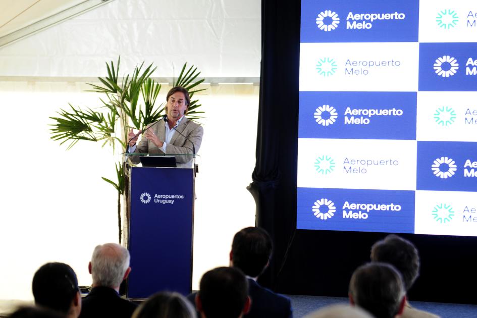 Presidente Luis Lacalle Pou en la inauguración de la terminal aérea de Melo Presidente Luis Lacalle Pou