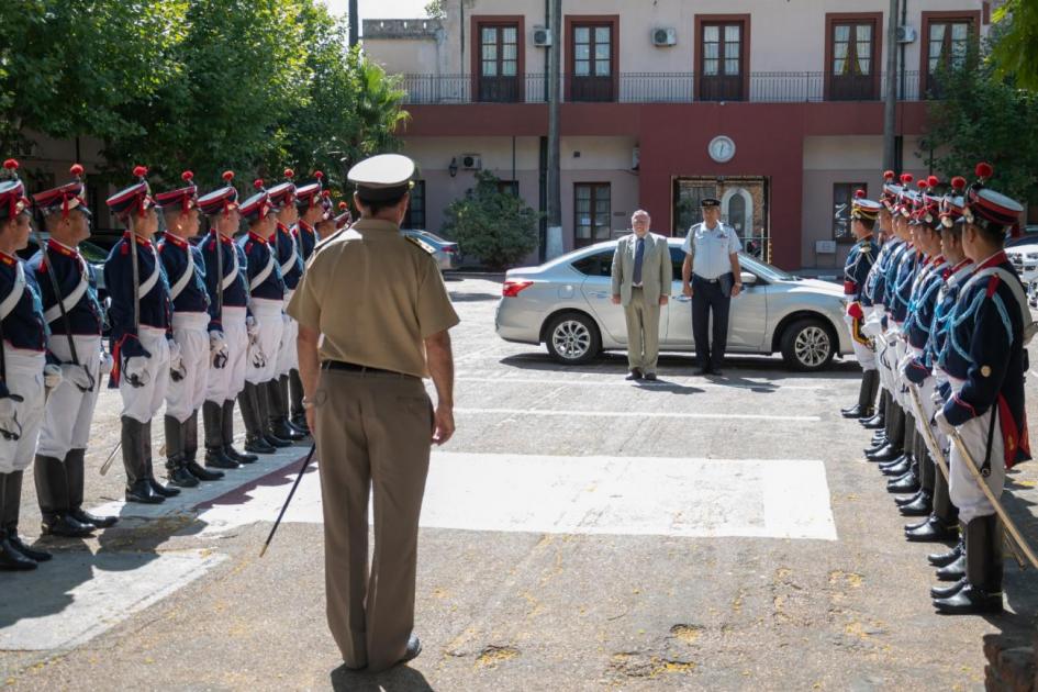 Ministro de Defensa Nacional, José Bayardi llegando a la ceremonia