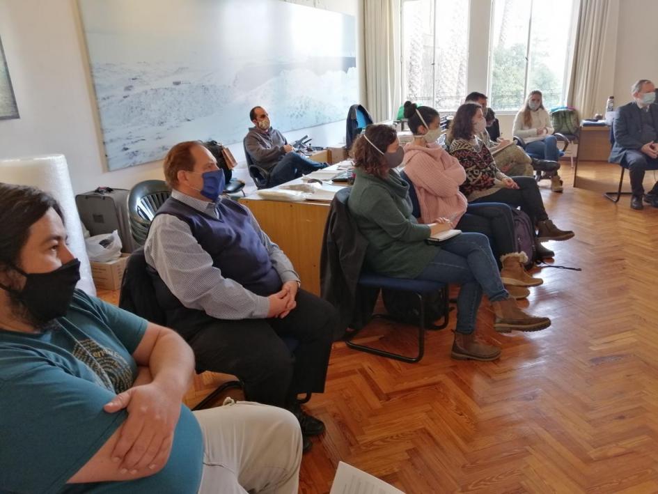 Reunión en el Instituto Antártico