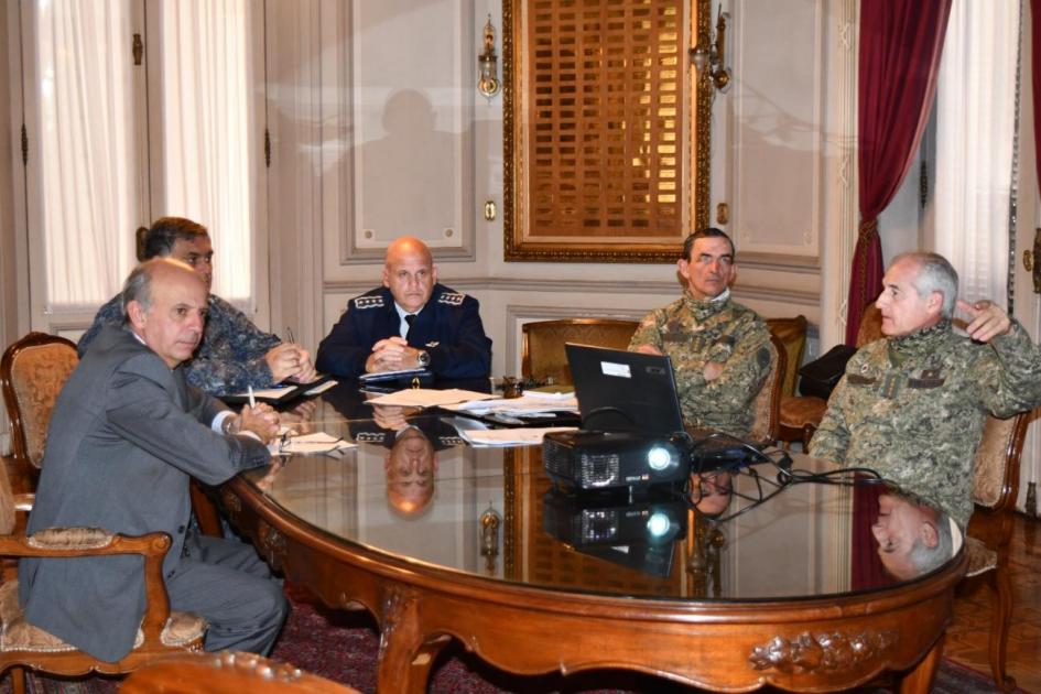 Reunión entre el Ministro de Defensa, Comandantes en Jefe y Esmade