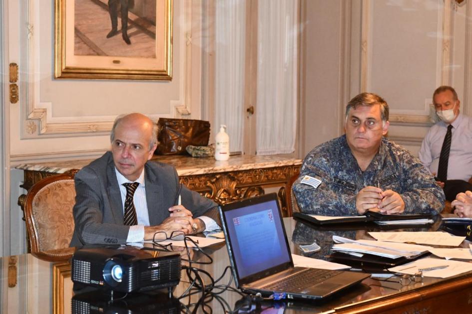 Reunión entre el Ministro de Defensa, Comandantes en Jefe y Esmade Reunión entre el Ministro de Defensa, Comandantes en Jefe y Esmade