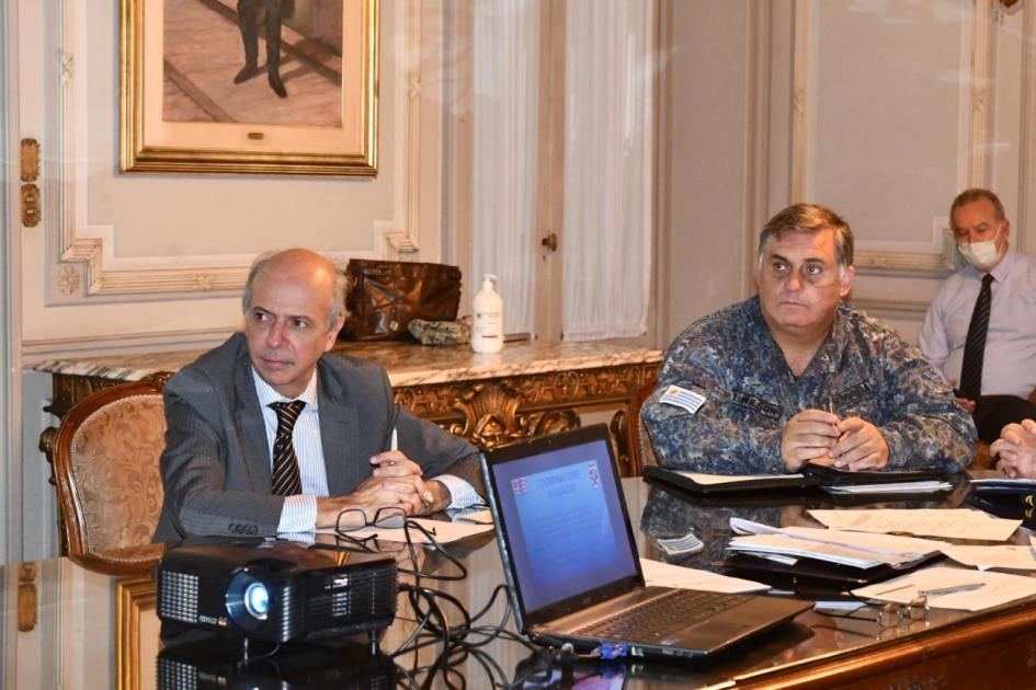 Reunión entre el Ministro de Defensa, Comandantes en Jefe y Esmade