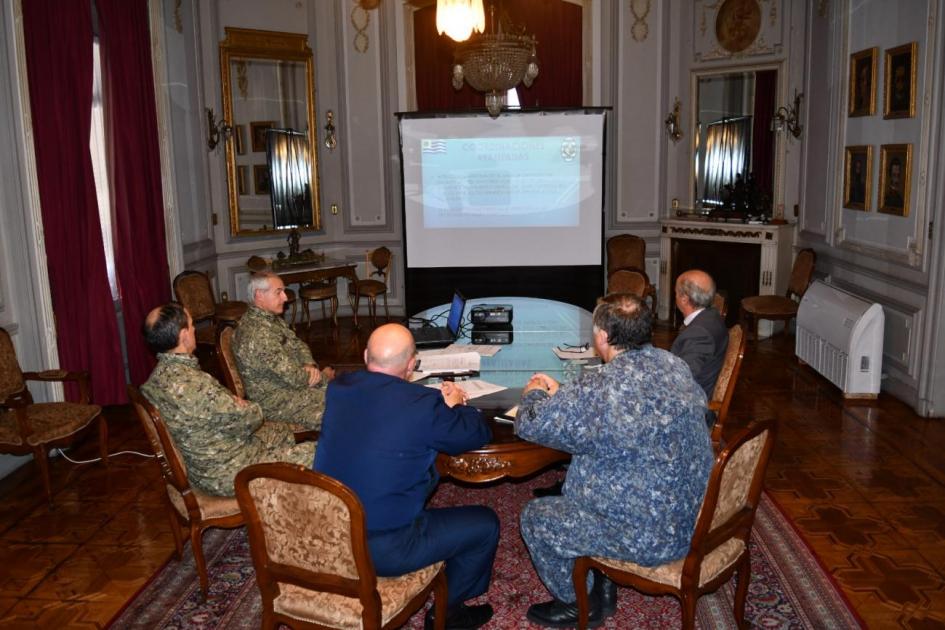 Reunión entre el Ministro de Defensa, Comandantes en Jefe y Esmade