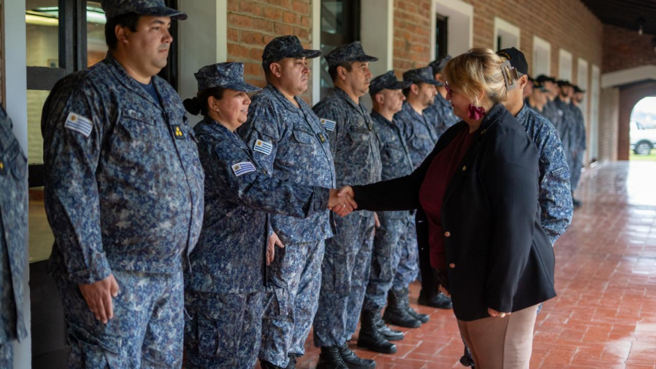 Ministra recorre unidades militares de Maldonado Ministra recorre unidades militares de Maldonado