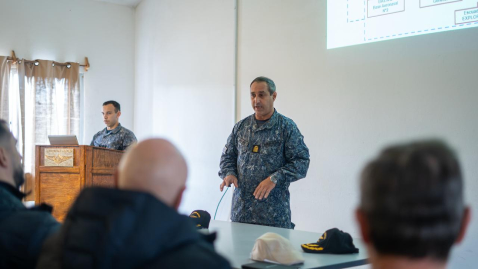 Ministra recorre unidades militares de Maldonado Ministra recorre unidades militares de Maldonado