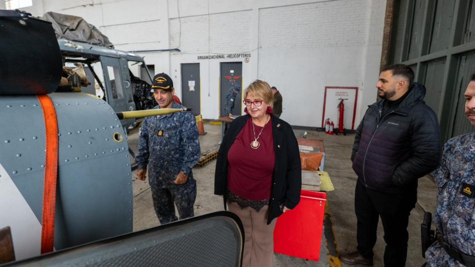 Ministra recorre unidades militares de Maldonado Ministra recorre unidades militares de Maldonado