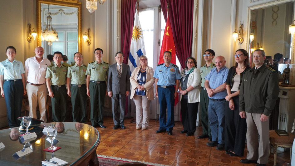 Delegaciones de Uruguay y R.P. China Delegaciones de Uruguay y R.P. China