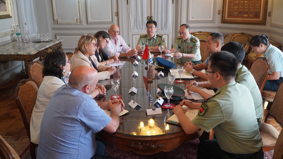 Delegaciones de Uruguay y R.P. China Delegaciones de Uruguay y R.P. China