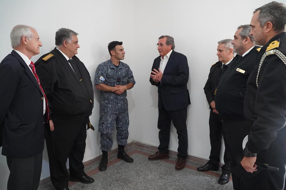 Entrega de la primera vivienda del Plan Avanzar a integrante de la Armada Nacional