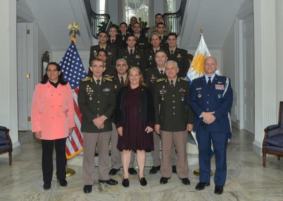 Recepción con los alumnos del Programa IMET en la Embajada de los Estados Unidos