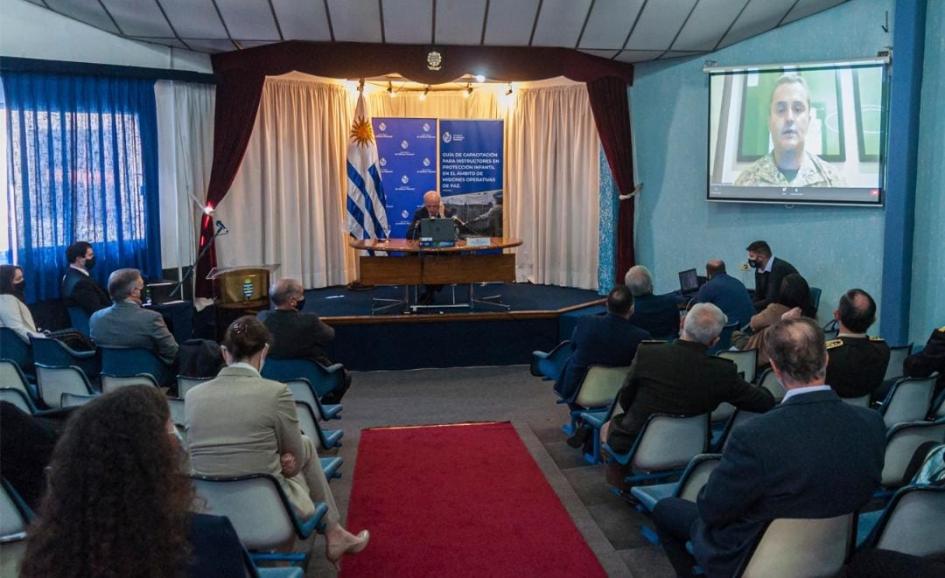 "Política de Protección a la Niñez para el Personal Desplegado en Misiones de Paz de Naciones Unidas" Presentación "Política de Protección a la Niñez"