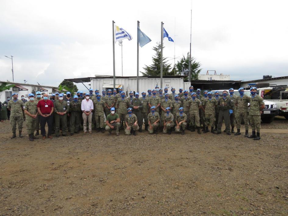 Autoridades con efectivos uruguayos en Congo
