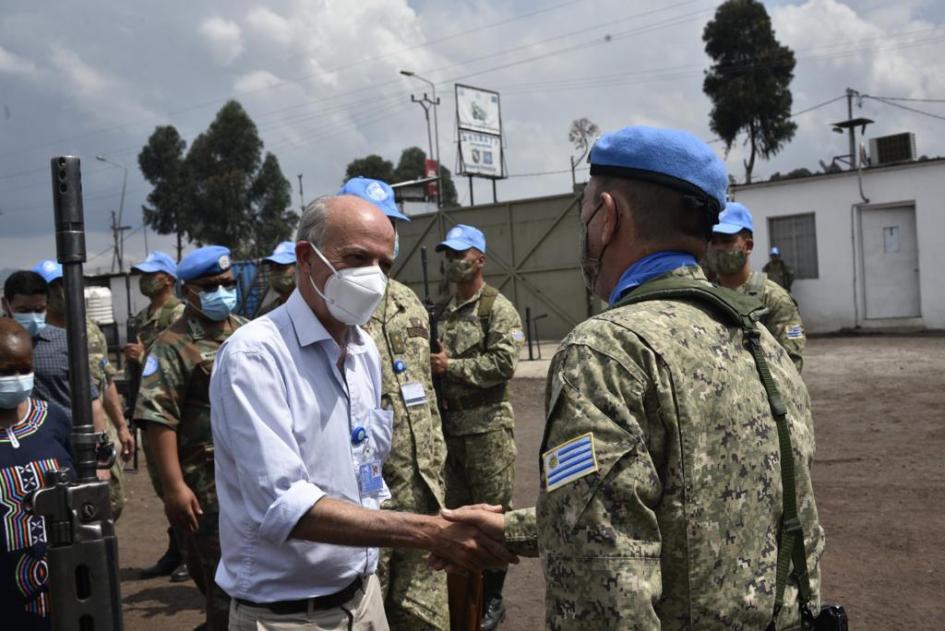 Autoridades con efectivos uruguayos en Congo