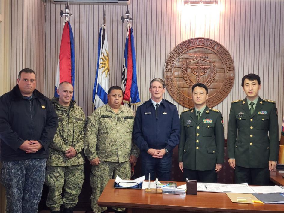 Visita del Agregado de Defensa de la Embajada de la República Popular China Coronel Sup. Geo Feng al