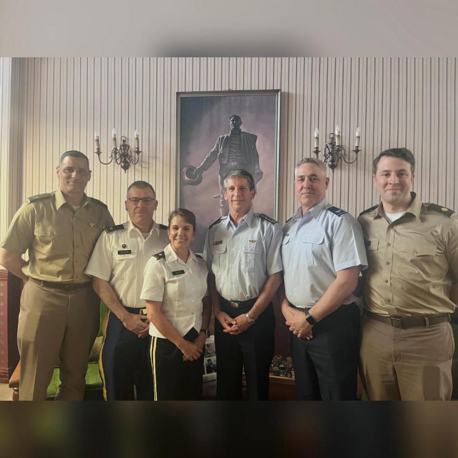 Visita de delegación de la Guardia Nacional Connecticut delegación de la Guardia Nacional Connecticut y General del Aire Rodolfo Pereyra