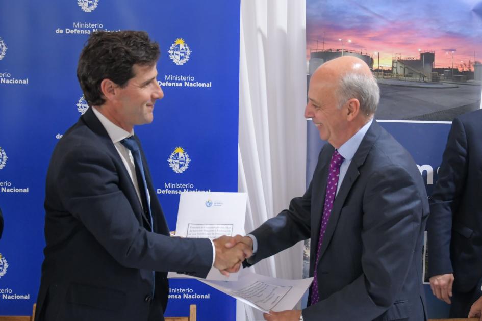 Firma de contrato para obras en nuevo paso de frontera de Fray Bentos Firma de contrato para obras en nuevo paso de frontera de Fray Bentos