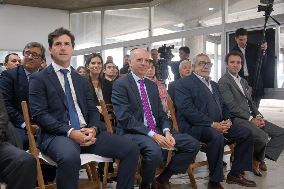 Firma de contrato para obras en nuevo paso de frontera de Fray Bentos Firma de contrato para obras en nuevo paso de frontera de Fray Bentos