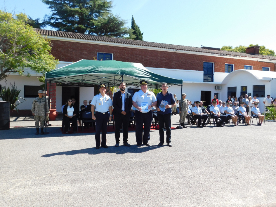 Autoridades en la apertura de cursos