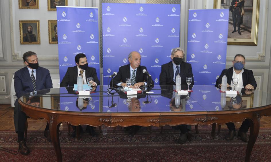 Autoridades en la firma del convenio MDN y CND Autoridades en la firma del convenio MDN y CND