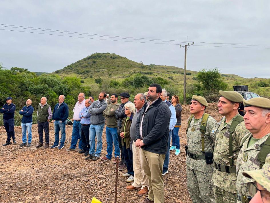 Ministro y autoridades del Ejército