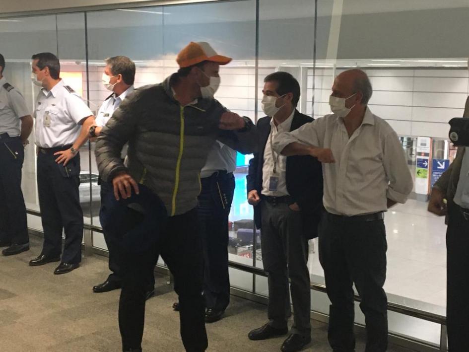 Autoridades recibieron a uruguayos varados en el exterior Llegada de uruguayos varados en el exterior