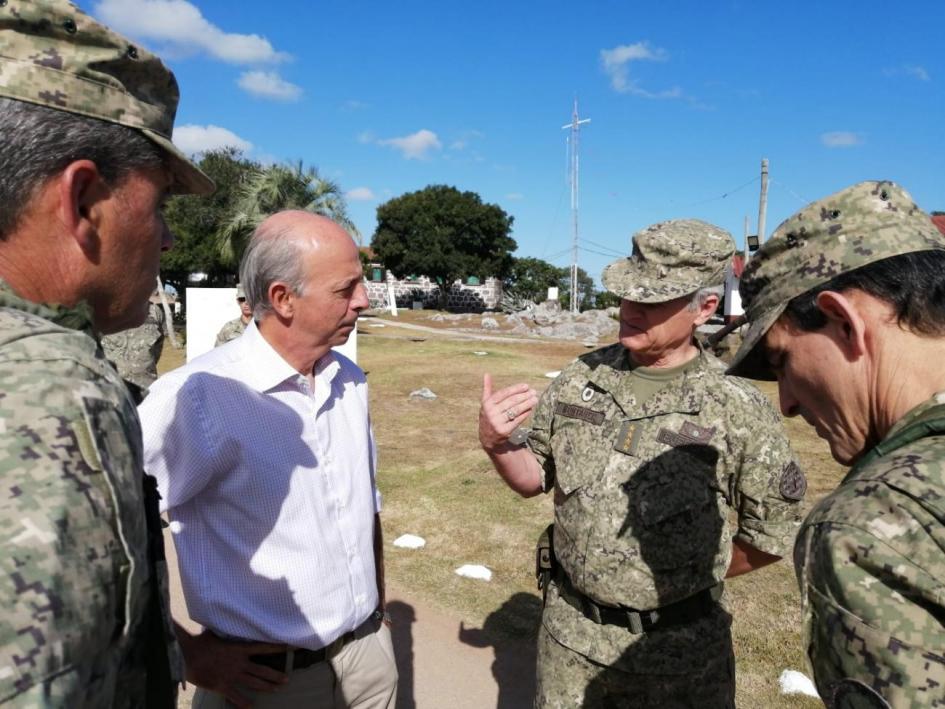 Ministro de Defensa Nacional, Javier García reunido con autoridades militares