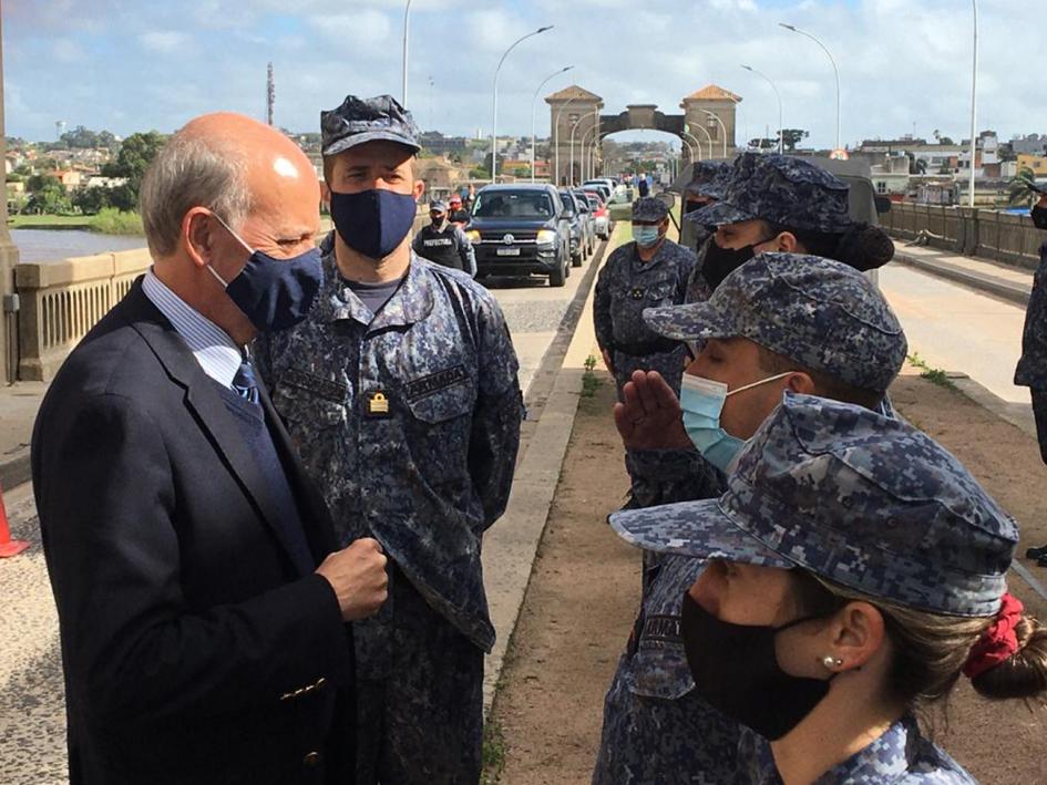 Ministro visitando Cerro Largo