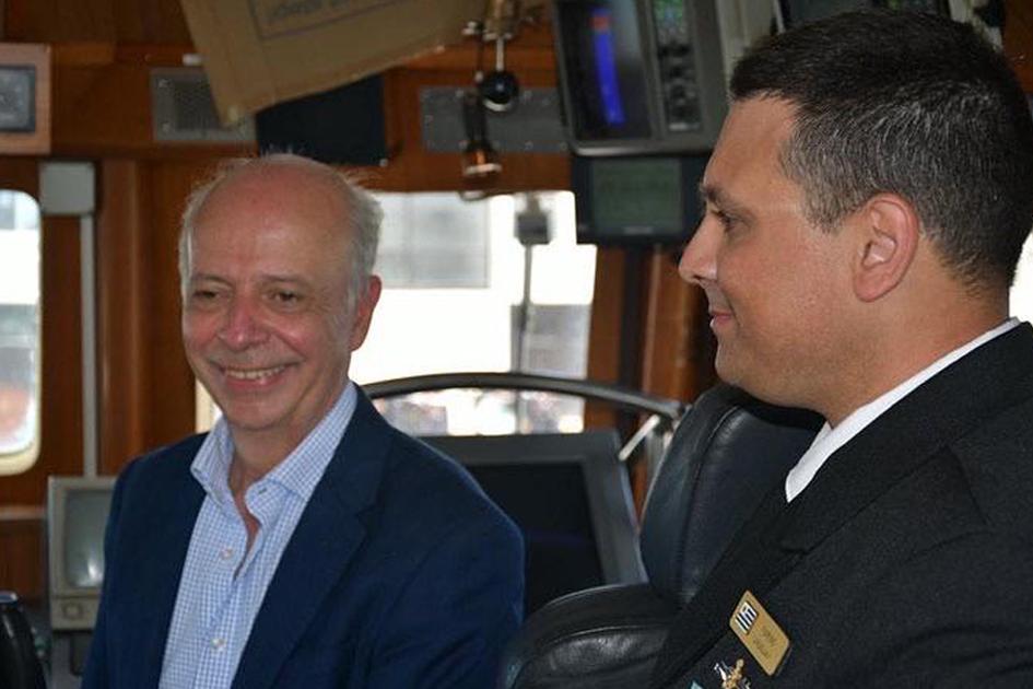 Buque de búsqueda y rescate procedente de Alemania adquirido por la Armada Nacional Buque de búsqueda y rescate procedente de Alemania adquirido por la Armada Nacional