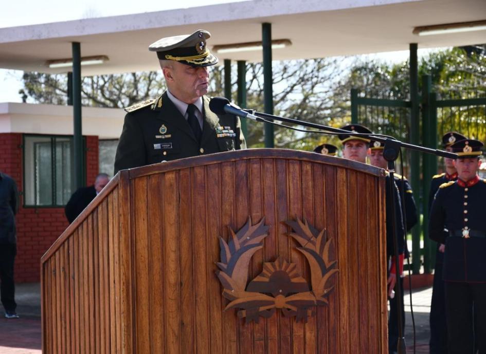 Director de la Escuela Militar, gral. Pablo González, dando discurso Director de la Escuela Militar, gral. Pablo González, dando discurso